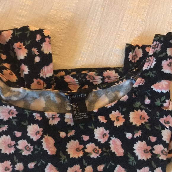 Ladies Forever 21 Black Floral Crop Top - Picture 5 of 5
